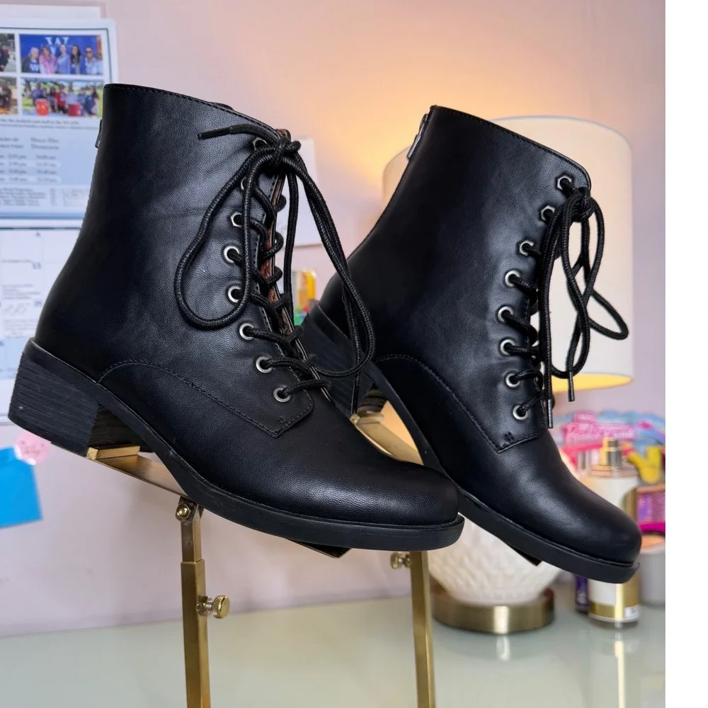 Korks Ankle Boots Black Faux Leather Lace Up Floral Lining Combat Size 8.5
